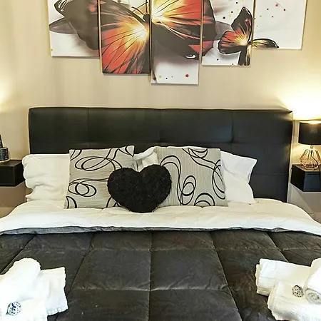 Borghese Posh Bed & Breakfast *