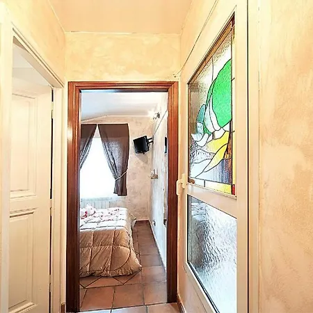 Borghese Posh Bed & Breakfast *
