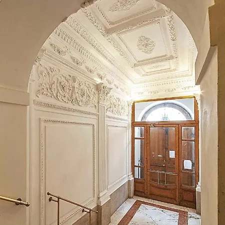 Borghese Posh Bed & Breakfast Rom